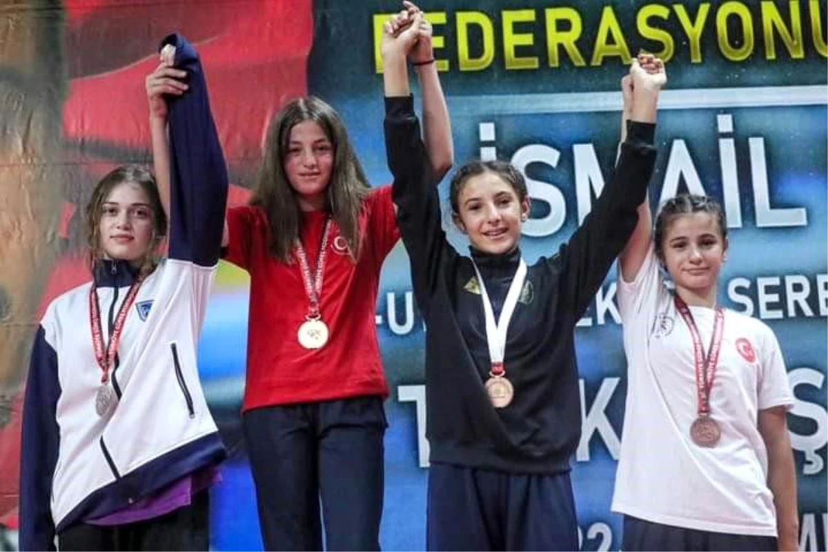 Afyonkarahisarlı sporcular Türkiye Güreş Şampiyonası’nda başarıya imza attı